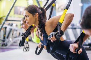 Frau trainiert - pro-fitness-discounter